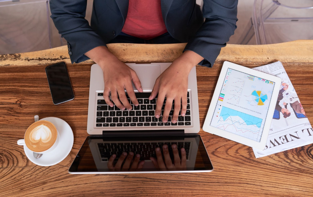 Why Every Job Seeker Should Leverage Tech Tools to Get Ahead